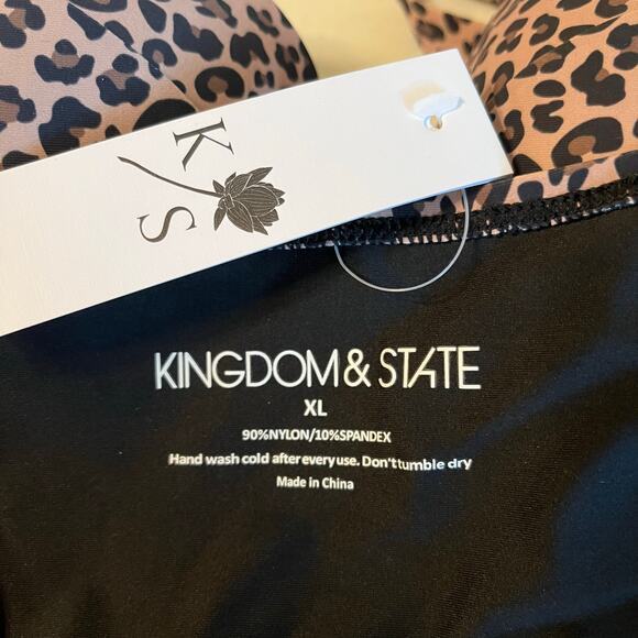 Classic Structured Bikini Swimsuit Top in Tan and Black Leopard Print Size XL - Picture 5 of 5